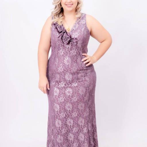 Vestido lilás com renda floral Plus Size em Bauru por Aguiar Noivas, Festas e Ternos