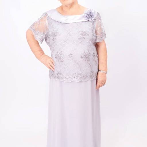 Comprar o produto de Vestido lilás claro com renda Plus Size em Bauru em Moda Plus Size pela empresa Aguiar Noivas, Festas e Ternos em Bauru, SP por Solutudo