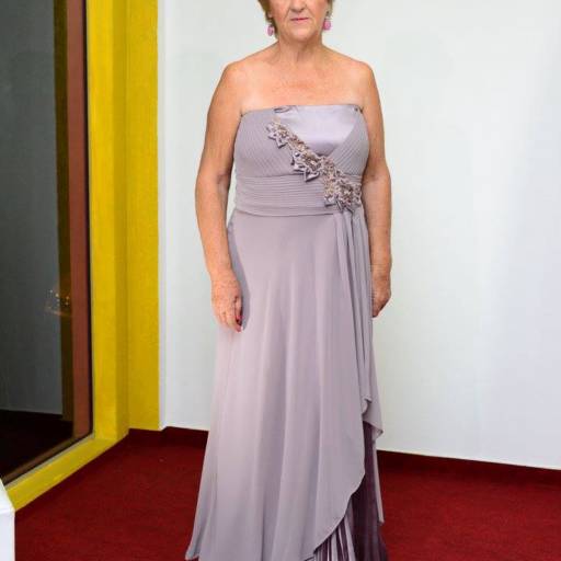 Vestido cinza com cetim Plus Size em Bauru por Aguiar Noivas, Festas e Ternos