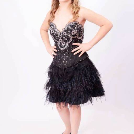 Vestido de Debutante Preto saia Pelinhos por Aguiar Noivas, Festas e Ternos