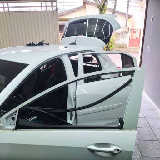 Envelopamento de Teto e Coluna por Garage 32 Estética Automotiva