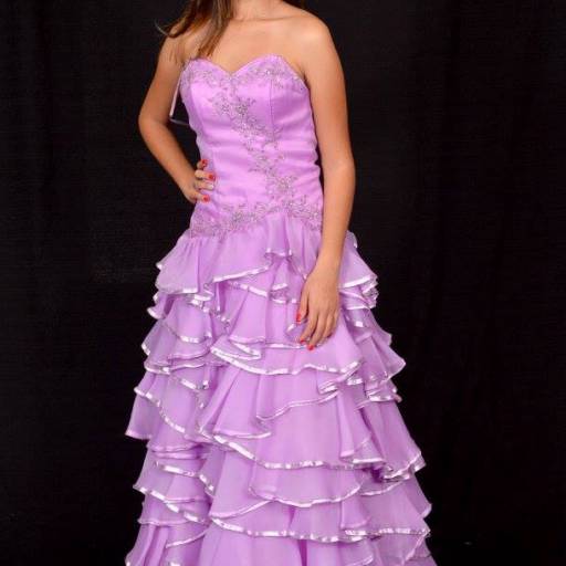 Comprar o produto de Vestido de Debutante Lilas Longo em Vestidos de 15 Anos pela empresa Aguiar Noivas, Festas e Ternos em Bauru, SP por Solutudo
