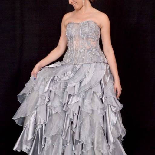 Vestido de Debutante Prata Longo por Aguiar Noivas, Festas e Ternos