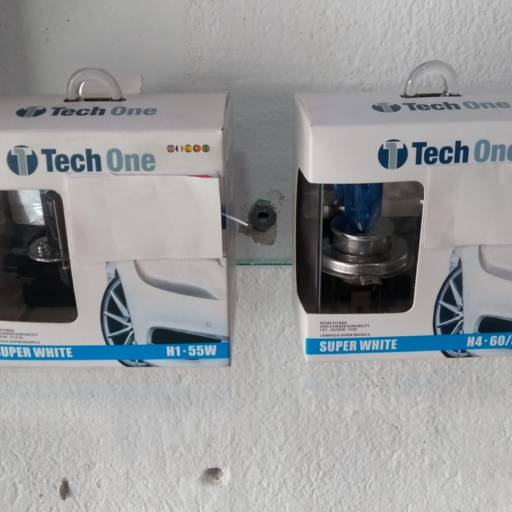 Lâmpadas super branca e comum para faróis por Figuras Som Film Centro Automotivo