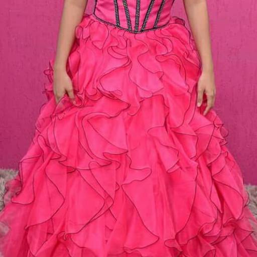 Vestido de Debutante Rosa Pink com Babados por Aguiar Noivas, Festas e Ternos
