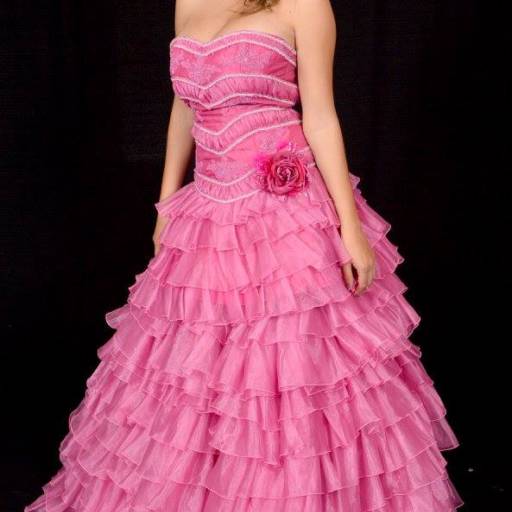 Vestido de Debutante Rosa Longo com Babados por Aguiar Noivas, Festas e Ternos