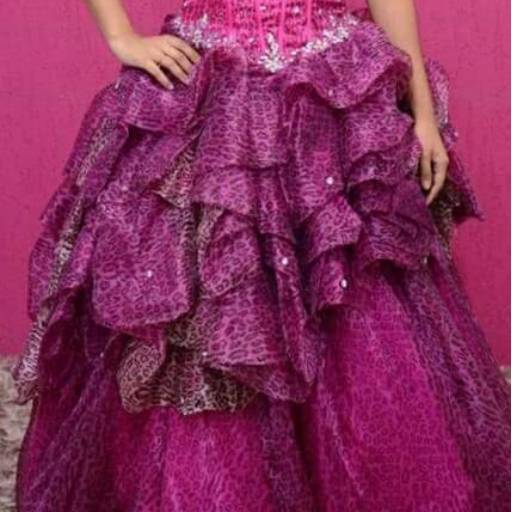 Vestido de Debutante Rosa Pink de Oncinha por Aguiar Noivas, Festas e Ternos