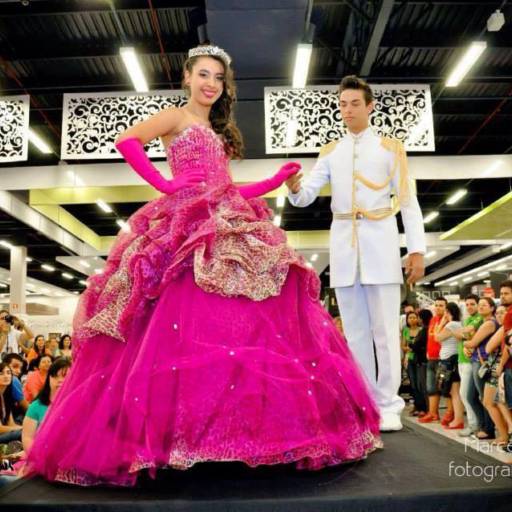 Vestido de Debutante Rosa Pink de Oncinha por Aguiar Noivas, Festas e Ternos