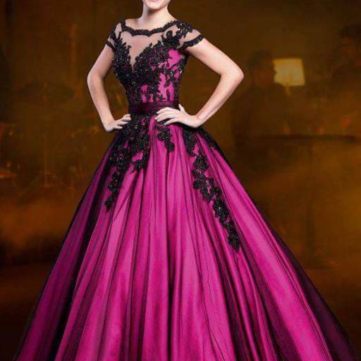 Comprar o produto de Vestido de Debutante Pink com Preto em Bauru em Vestidos de 15 Anos pela empresa Aguiar Noivas, Festas e Ternos em Bauru, SP por Solutudo