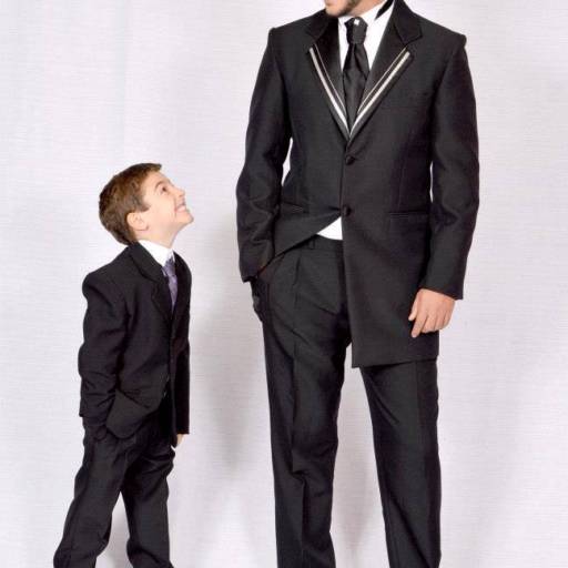 Terno preto pai e filho em Bauru por Aguiar Noivas, Festas e Ternos