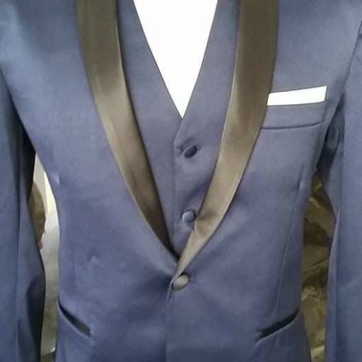 Terno azul e gravata borboleta  em Bauru por Aguiar Noivas, Festas e Ternos