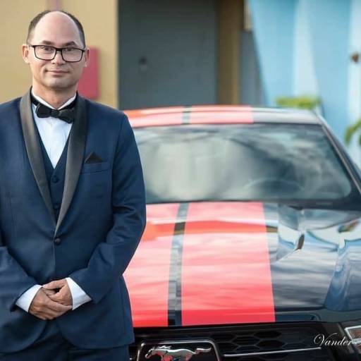 Terno azul e gravata borboleta  em Bauru por Aguiar Noivas, Festas e Ternos