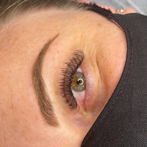 Extensão de cílios volume brasileiro