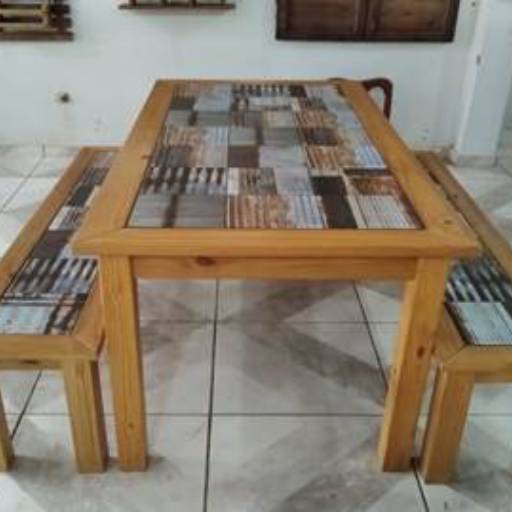Comprar o produto de Jogo de Mesa de Madeira e Ceramica com 2 bancos 160 x 78 cm em Mesas pela empresa Home Rústicos - Artefatos de Madeira em Foz do Iguaçu, PR por Solutudo