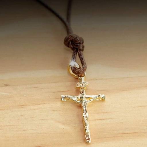 Colar com Cruz em folheado Bauru por Mixx Refúgio Acessórios