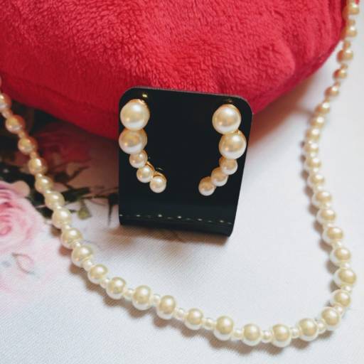 Conjunto de colar e brinco de pérolas Bauru por Mixx Refúgio Acessórios