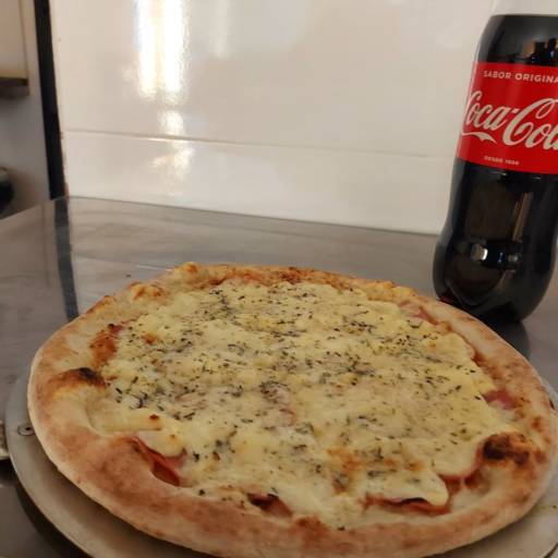 1 PIZZA GRANDE + 1 REFRIGERANTE 2L