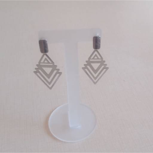 Brinco de chapa triângulo vazado em Bauru por Lais Fenerick Acessórios