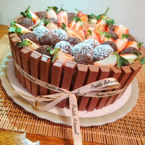Bolo sob encomenda Bauru por Farinha Manteiga - Padaria e Confeitaria