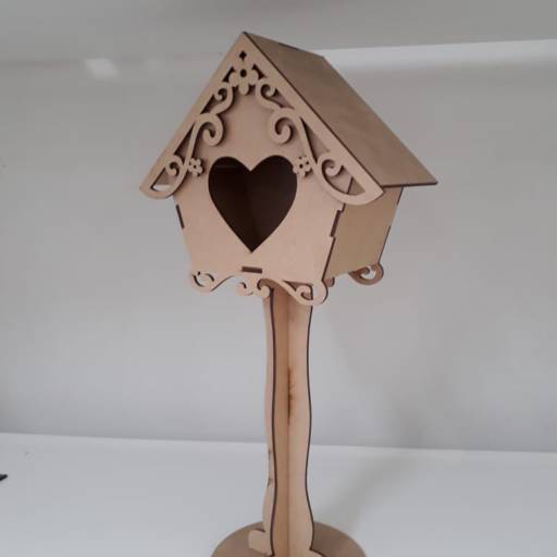 Casa de passarinho com pé