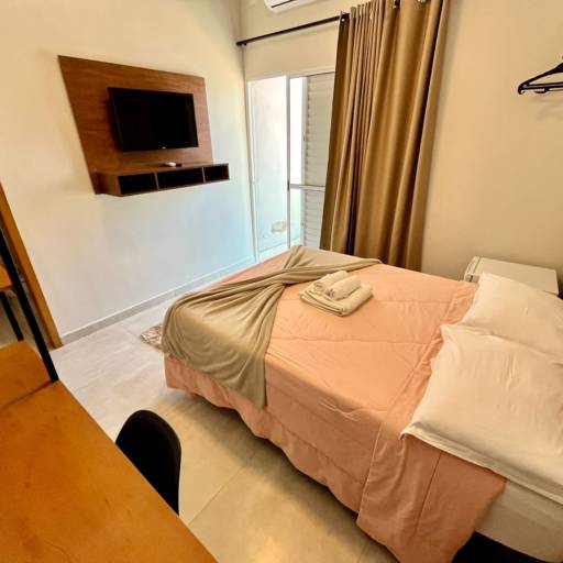 QUARTO: CASAL em Bofete, SP por Hotel C&A