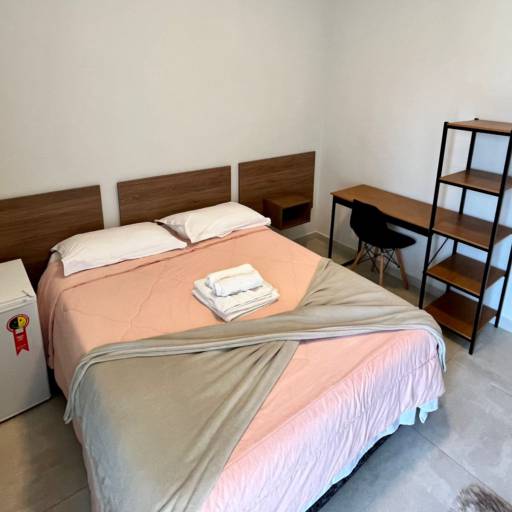 QUARTO: CASAL em Bofete, SP por Hotel C&A