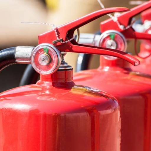 Comprar a oferta de Extintores de incêndio em Extintores de Incêndio pela empresa FCA Engenharia em Marília, SP por Solutudo