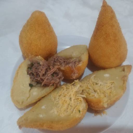Coxinhas por Max Bolos Doces e Salgados