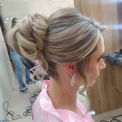 Penteados em Avaré por Studio Luciana Liar Cabeleireira Conceito Cachos e Companhia 