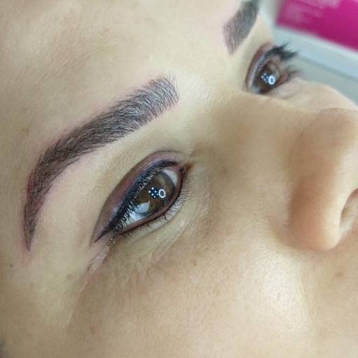 Design de Sobrancelhas por Dinard’s Hair Fashion