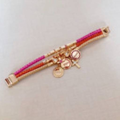 Pulseira Tiras de Couro Coloridas e Pingentes para um Novo Amanhã por Lais Fenerick Acessórios