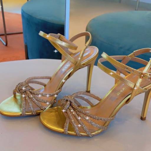 Sandália Cristal Ouro por RaphaellaBooz Vilhena - Calçados Femininos e Acessórios