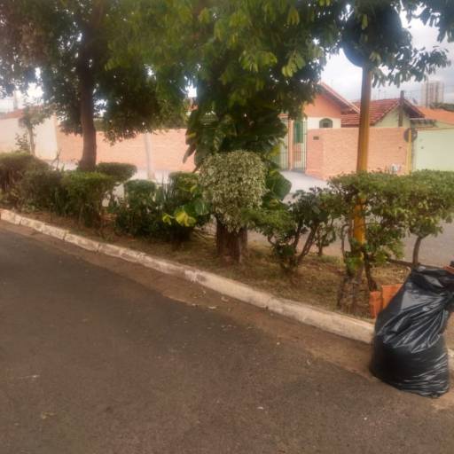 Limpeza de Vias Públicas em Bauru  por Marcio Luis - Roça e Pulveriza Terrenos