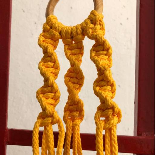 Suporte para Plantas em macramê por Vovó Lua Arteira Artesanatos 