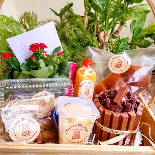 Essa é a cesta de café da manhã de aniversário - Bauru em Bauru, SP por Farinha Manteiga - Padaria e Confeitaria