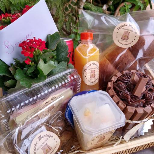 Essa é a cesta de café da manhã de aniversário - Bauru em Bauru, SP por Farinha Manteiga - Padaria e Confeitaria