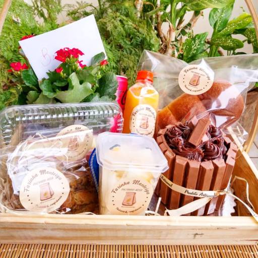Essa é a cesta de café da manhã de aniversário - Bauru em Bauru, SP por Farinha Manteiga - Padaria e Confeitaria