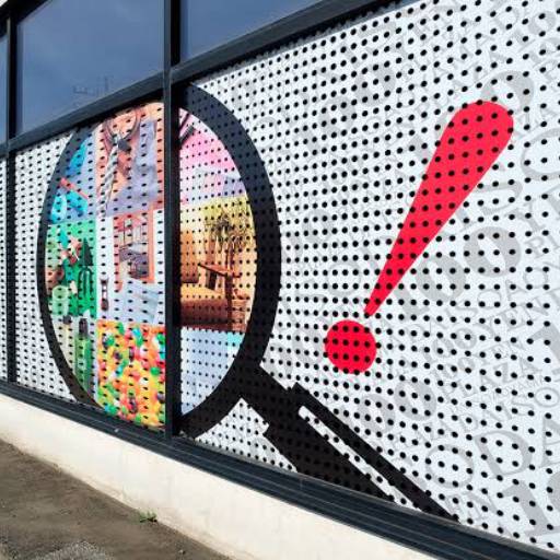 Adesivos Perfurados em São José do Rio Preto, SP por Public Gráfica e Brindes