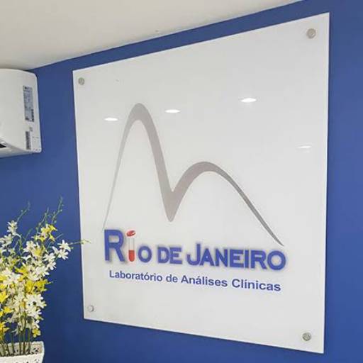 Adesivo Retroverso em São José do Rio Preto, SP por Public Gráfica e Brindes