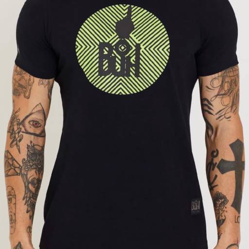 Comprar o produto de T-Shirt Circulo Étnico Preta em Camisetas pela empresa Beckhan Mens Wear em Bauru, SP por Solutudo