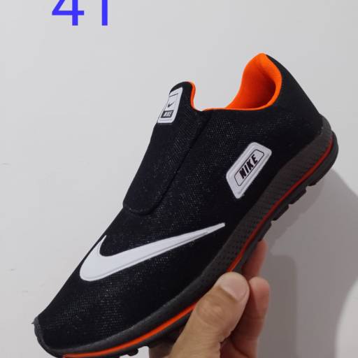 Comprar o produto de Tênis Nike Preto e Laranja (sem cadarço) nº41 - Bauru em Tênis pela empresa W&R STORE - Moda Feminina e Masculina em Bauru, SP por Solutudo