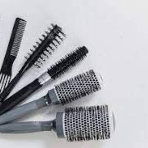 Comprar o produto de Escovas para cabelo em Pentes pela empresa Thaynara Fabricia em Betim, MG por Solutudo