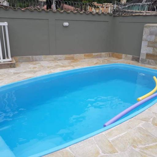 Conserto em piscina de fibra