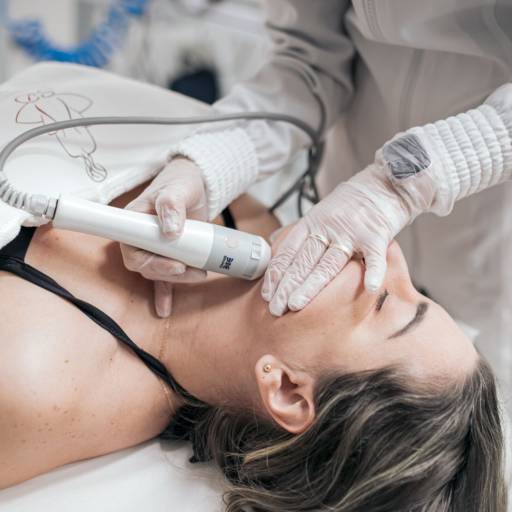 Rejuvenescimento facial em Bauru por Simone D'Avila Esteticista 