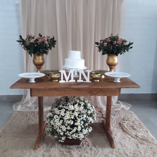 Decoração para a mesa do bolo de casamento - Bauru