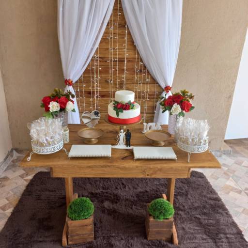 Decoração para a mesa do bolo de casamento - Bauru