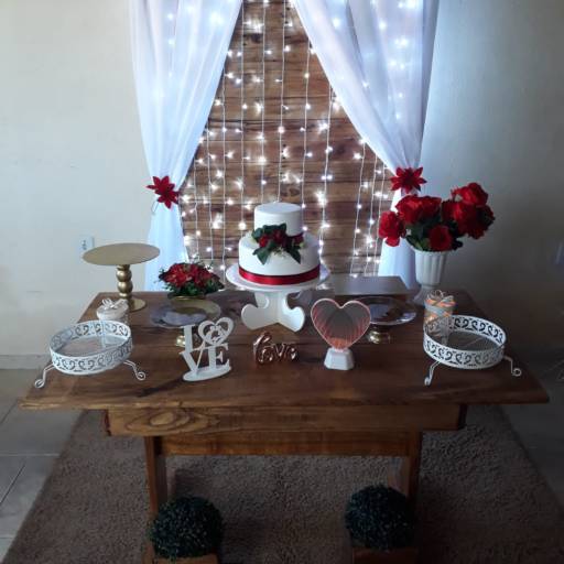 Decoração para a mesa do bolo de casamento - Bauru