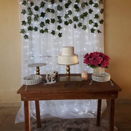 Decoração para a mesa do bolo de casamento - Bauru