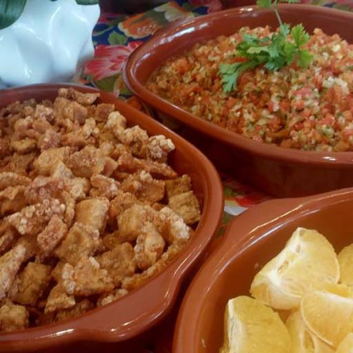 Cumbucas e travessas em Porcelana Marrom Motta por Elegance Festas