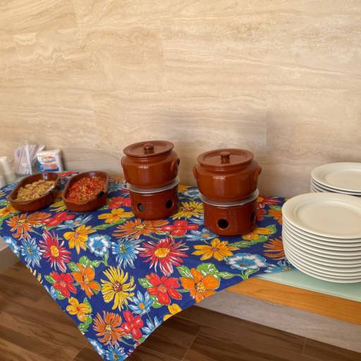 Cumbucas e travessas em Porcelana Marrom Motta por Elegance Festas